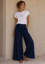 Γυναικεία λινή παντελόνα Coconut σε navy blue, με φαρδιά γραμμή και ελαστική jersey μέση.