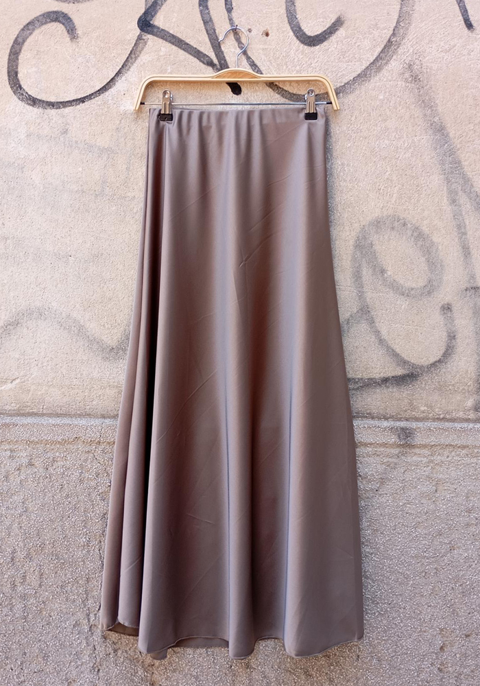maxi σατέν φούστα Evelyn μόκα