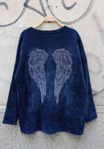 Μπλε βελουτέ μπλούζα με μακριά μανίκια, φτερά από στρας στην πλάτη και φερμουάρ στη βάση