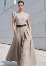 Μπεζ maxi φόρεμα με ζώνη, δομημένους ώμους και διπλό ύφασμα με ελαστικό επάνω μέρος και σταθερή φούστα