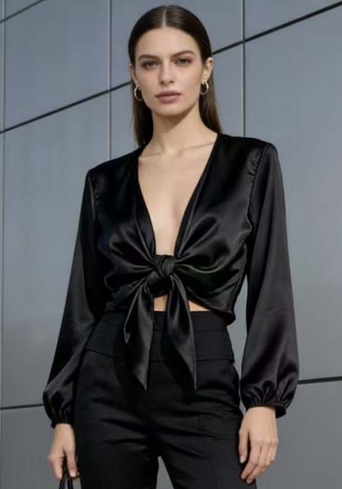 Μαύρο σατέν μπολερό με μπροστινό δέσιμο και μακριά μανίκια