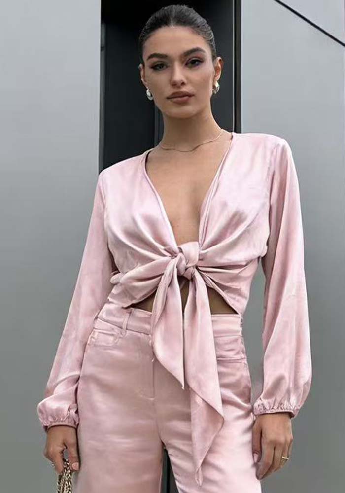 Ροζ σατέν μπολερό με μπροστινό δέσιμο και μακριά μανίκια