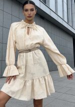 Μπεζ devoré mini φόρεμα με βολάν, λάστιχο στη μέση και ζώνη δερματίνης