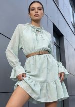 Mint devoré mini φόρεμα με βολάν, λάστιχο στη μέση και ζώνη δερματίνης