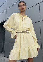 Κίτρινο devoré mini φόρεμα με βολάν, λάστιχο στη μέση και ζώνη δερματίνης