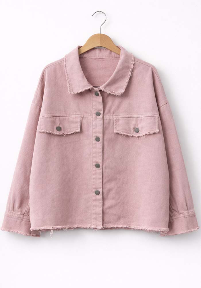 Ροζ γυναικείο βαμβακερό jacket overshirt με κουμπιά και raw τελειώματα, μοντέρνα casual γραμμή.