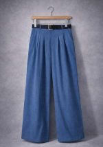 Γυναικεία ψηλόμεση wide leg μπλε παντελόνα με πιέτες και ζώνη σε denim ύφος