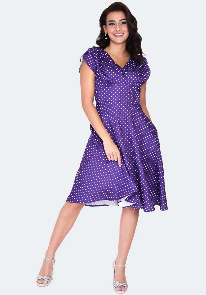 Μωβ midi φόρεμα Purple με λευκό πουά σε fit and flare vintage γραμμή.