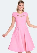 Cut-out midi φόρεμα Penny σε fit and flare γραμμή με θηλυκή σιλουέτα.