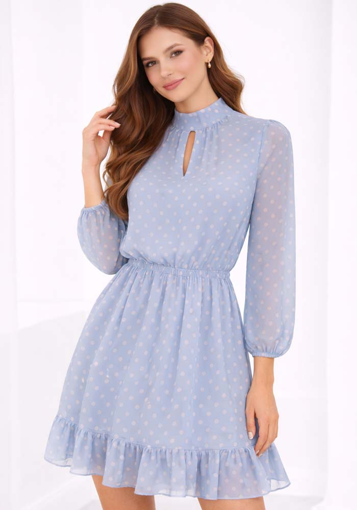 Σιέλ mini φόρεμα με λευκό πουά, μακριά μανίκια, δέσιμο στον λαιμό και βολάν στο τελείωμα σε ρομαντικό στυλ.