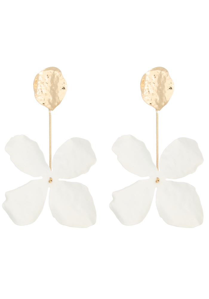 Λευκά κρεμαστά σκουλαρίκια Waterlilly λουλούδι με μεταλλική λεπτομέρεια μήκους 10,5cm.