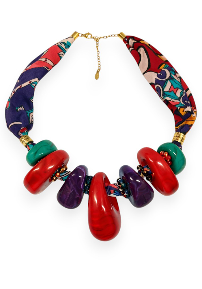 Statement κολιέ Cosima με πολύχρωμες πέτρες και υφασμάτινη αλυσίδα.