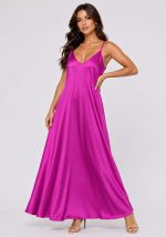 Σατέν maxi φόρεμα Gaia σε φούξια απόχρωση με λεπτές τιράντες και ρευστή γραμμή.