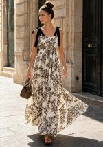 Maxi φόρεμα Porcelain με καφέ floral σχέδιο, δετές τιράντες και ελαστική μέση.