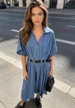 Midi shirt φόρεμα Urban Safari σε μπλε ραφ χρώμα, με κουμπιά και ζώνη.