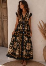 Maxi φόρεμα Belleza με romantic floral και baroque print σε μαύρη απόχρωση, V ντεκολτέ, κουμπιά και σφηκοφωλιά στη μέση