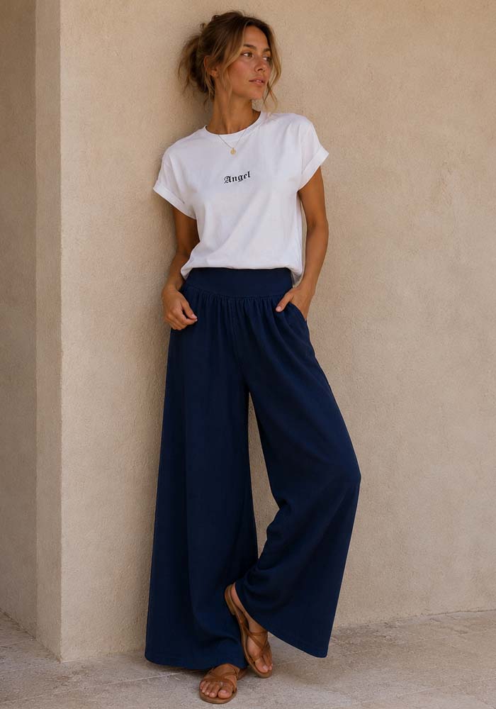 Γυναικεία λινή παντελόνα Coconut σε navy blue, με φαρδιά γραμμή και ελαστική jersey μέση.