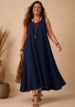 Plus size αμάνικο maxi φόρεμα Sonya σε navy μπλε απόχρωση με loose γραμμή και πρακτικές τσέπες