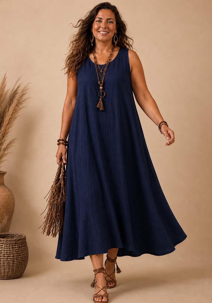 Plus size αμάνικο maxi φόρεμα Sonya σε navy μπλε απόχρωση με loose γραμμή και πρακτικές τσέπες