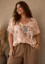 Nude boho μπλούζα Teresina με floral print, V λαιμόκοψη και άνετη γραμμή.