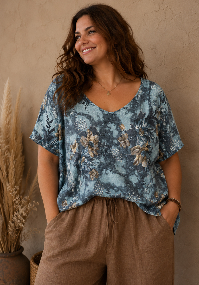 Γαλάζια boho μπλούζα Teresina με floral print, V λαιμόκοψη και άνετη γραμμή