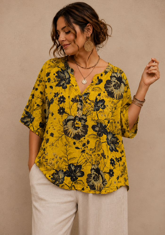 Plus size κίτρινη boho μπλούζα Tonca με floral print, τσέπη και κουμπιά στο μπροστινό μέρος.
