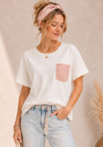 Λευκό basic T-shirt Digger από ελαστικό βαμβακερό ύφασμα με διακοσμητική τσέπη από ροζ στρας.