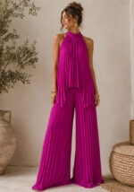Πλισέ σετ Going out σε magenta απόχρωση με halter τοπ και φαρδιά παντελόνα.