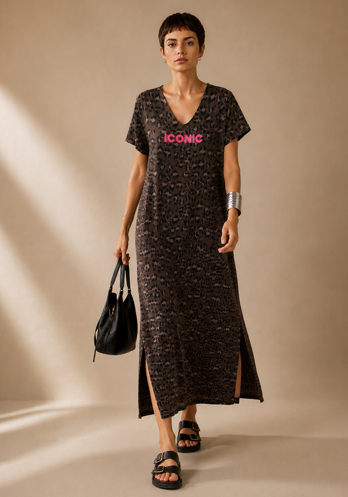 Casual φόρεμα Iconic από 100% βαμβάκι με leopard print και ICONIC graphic.